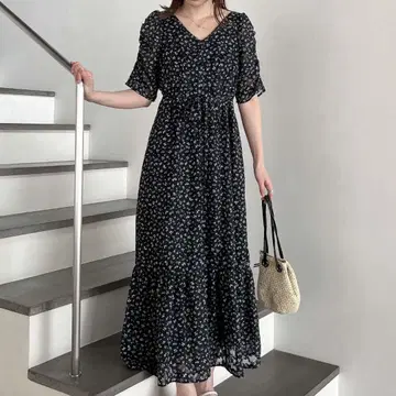 Heather 헤더 꽃무늬 밑단 티어드 원피스 블랙