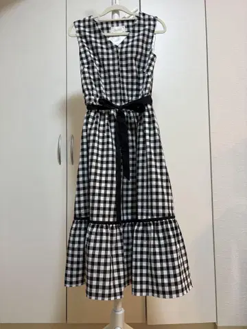 깅엄 체크 무늬 슬리브리스 원피스