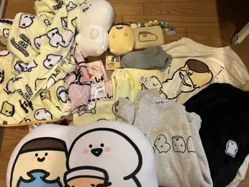 문구와 함께 굿즈 묶음 판매