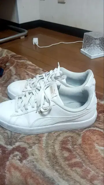 Puma 화이트 스니커즈