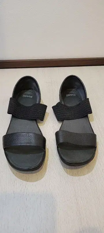 Camper 블랙 스포츠 샌들