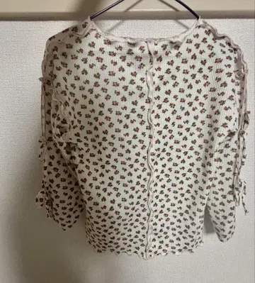 메리 제니 컷 아웃 플라워 써멀 탑