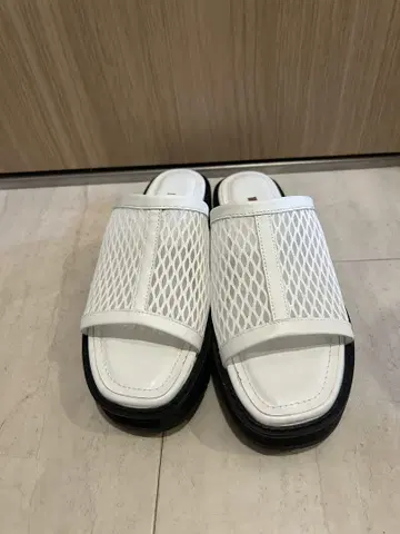 Diana 화이트 메쉬 샌들
