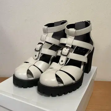 샌들 화이트 S 사이즈 (22.5~23.5 상당) 8cm 힐