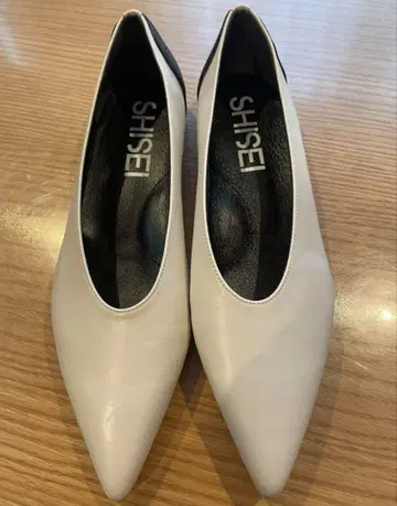 SHISEI 시세이 포인트 펌프스 화이트 37.5