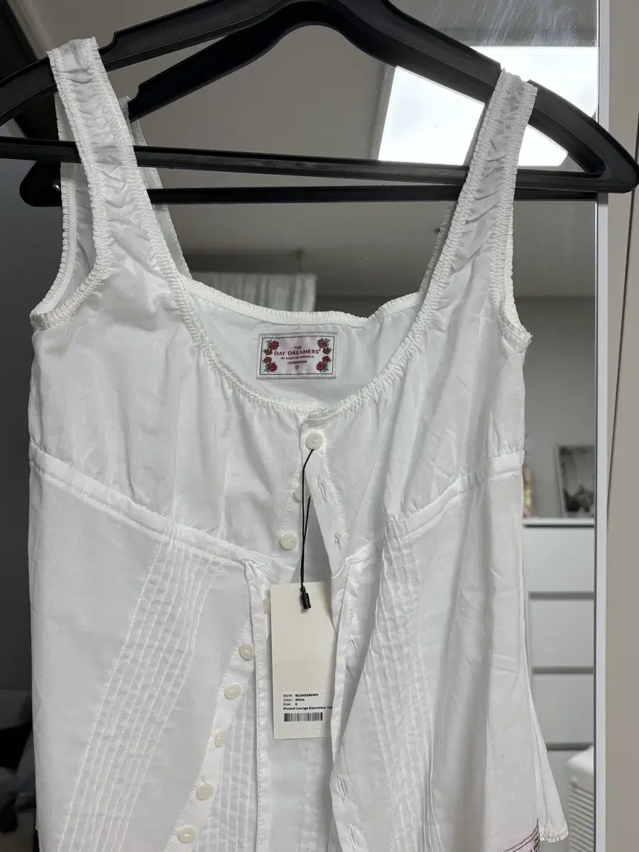 Sculptor Pintuck Long Sleeveless