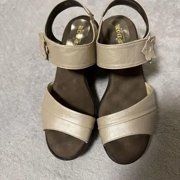 베이지 컴포트 샌들 웨지 힐