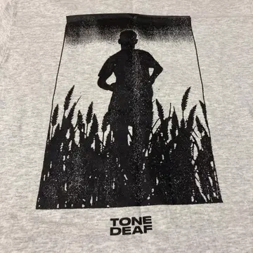 tone deaf 티셔츠