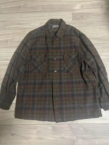 브라운 체크 무늬 플란넬 셔츠