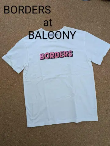 BORDERS at BALCONY 핑크 로고 화이트 티셔츠