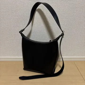 유니클로] 가죽 터치 스퀘어 숄더백