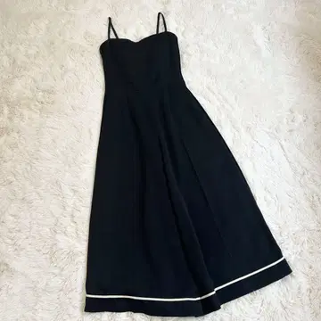 루쉘 블루 파이핑 베어 점프 수트 아마무가 착용
