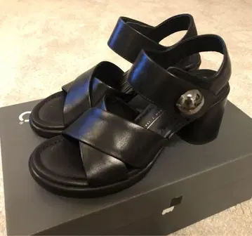 ECCO 블랙 샌들 222893 01001 EU36