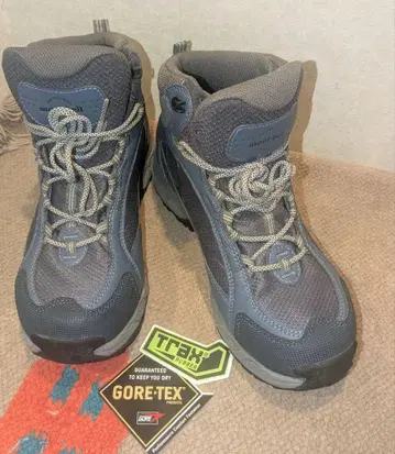 새상품급 mont-bell GORE-TEX 하이컷 등산화 24.5cm