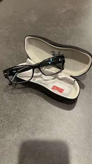 Ray-Ban 블랙 프레임 안경
