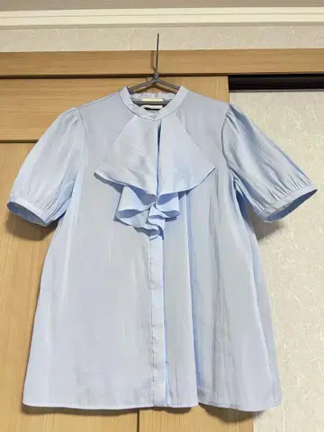 유나이티드 애로우즈 스카이블루 프릴 반팔 셔츠
