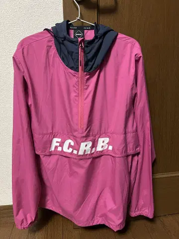 F.C.R.B 후드티