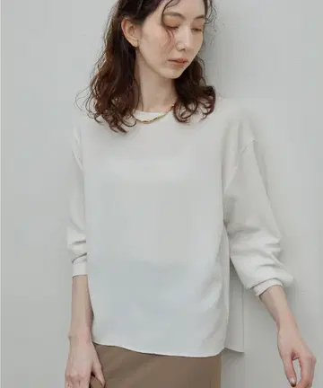 GALLARDAGALANTE (개럴개런트) 백 슬릿 블라우스 T
