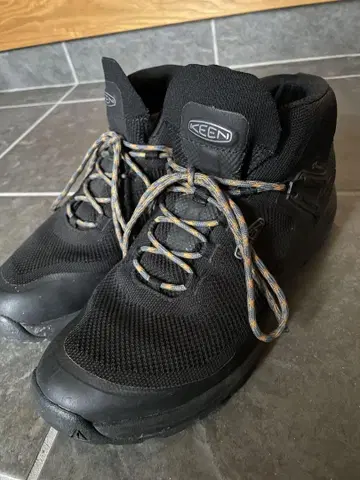 KEEN 킨 미드 컷 스니커즈