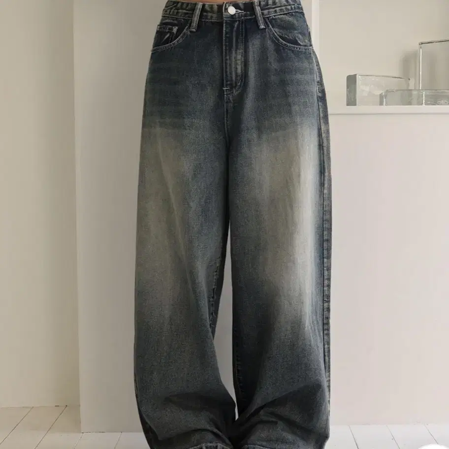 【MODIMOOD】DAILY WIDE WASHING DENIM Modimode Washing Denim Pants #청바지 on Bunjang Global Site.