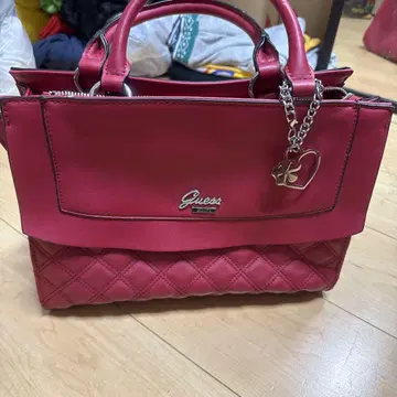 게스 빨간색 핸드백 퀼팅