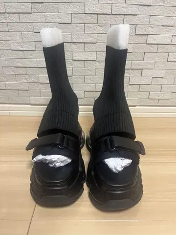 블랙 삭스가 포함된 스포츠 샌들