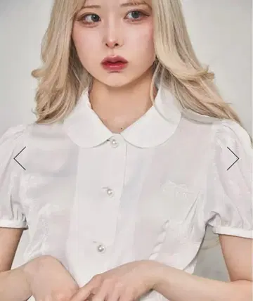 FickleBebe FB 로고 새틴 블라우스