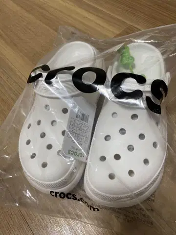 크록스 클래식 크러쉬 크로그 화이트