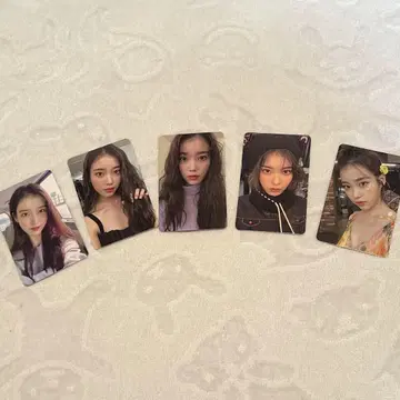 IU 트레이딩 카드