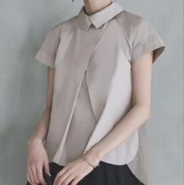 RUIRUE BOUTIQUE 반팔 블라우스 그레이지