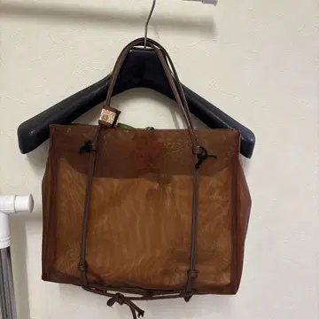 브라운 메쉬 토트 백