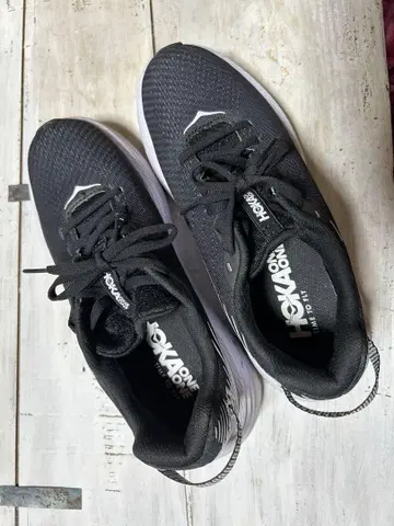 HOKA 스니커즈 24cm