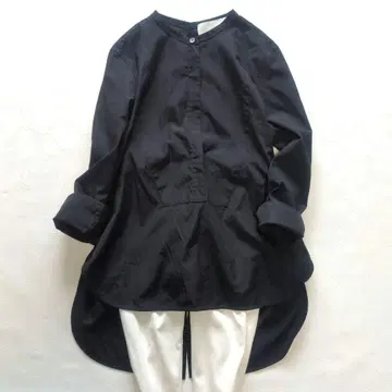 TICCA 티카 뒷면 버튼 밴드 카라 셔츠 블랙
