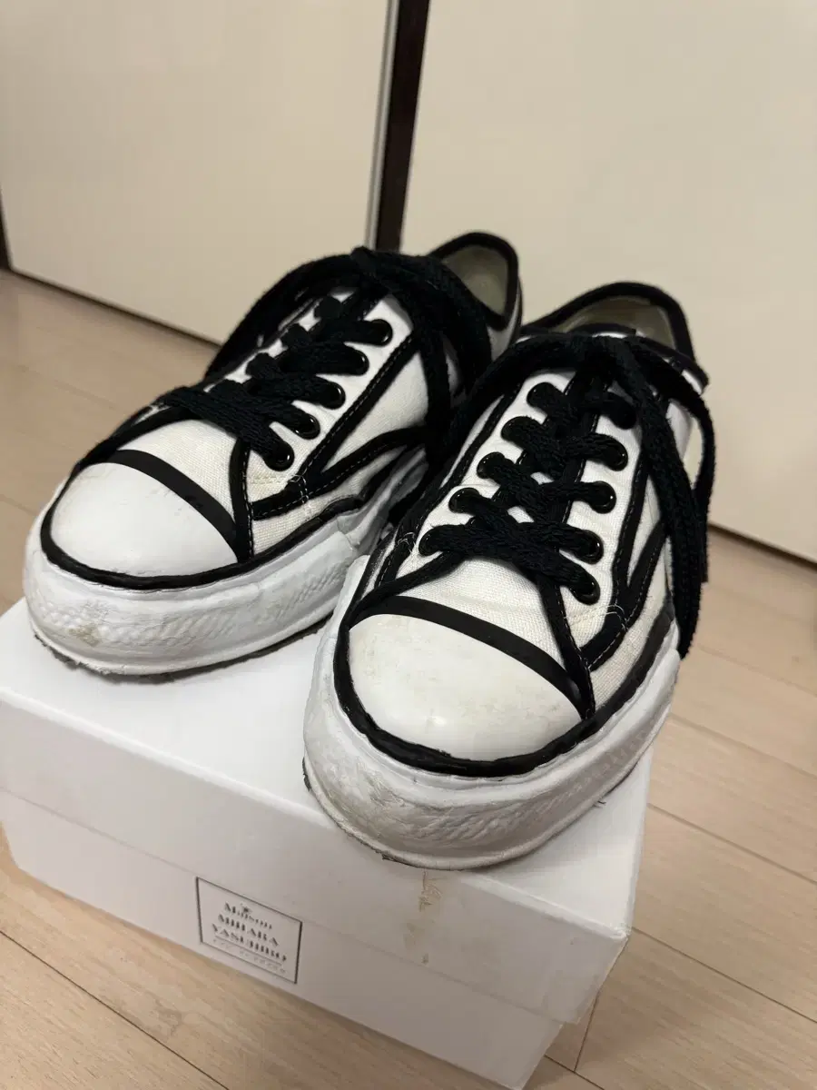 [43] Mihara Yasuhiro Peterson Piping White