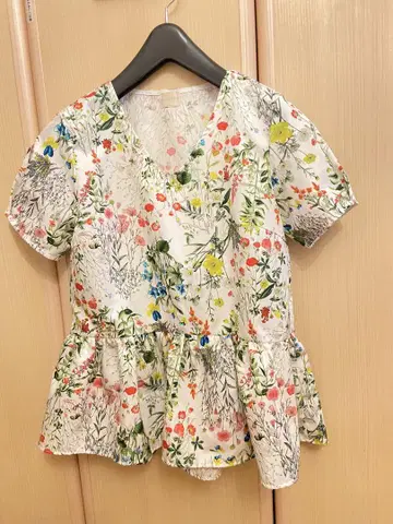 리아라 PG 보태니컬 무늬 페플럼 셔츠 S 새상품급