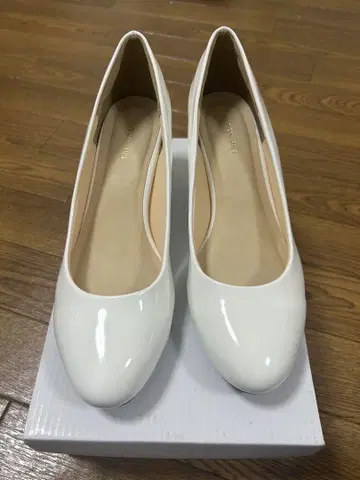 화이트 합성 피혁 펌프스 6cm 힐 웨딩 신발 브라이덜