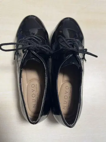 NUOVO 블랙 에나멜 로퍼