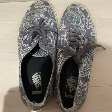 VANS 페이즐리 무늬 스니커즈 그레이