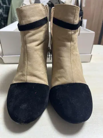 스웨이드 부티