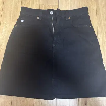 SOMETHING. 블랙 데님 스커트