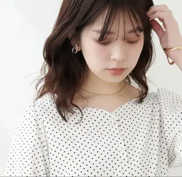 내추럴 꾸뛰르 하트 넥 블라우스
