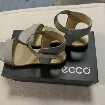 새상품급 ECCO 그레이 컴포트 샌들 38