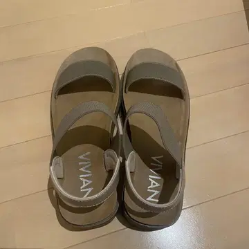 VIMAN 베이지 샌들 입고 벗기 쉬운