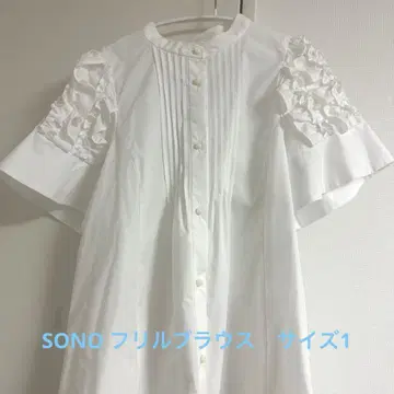 SONO 프릴이 달린 화이트 반팔 셔츠