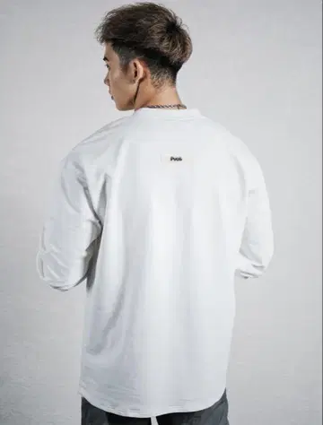 PVOT 피봇 화이트 긴팔 티셔츠
