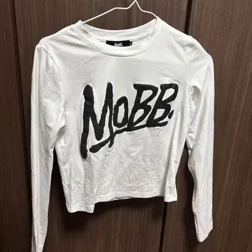 MoBB 로고 프린트 긴팔 티셔츠