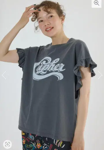 로데오 크라운 신상 그래픽 프릴 티셔츠
