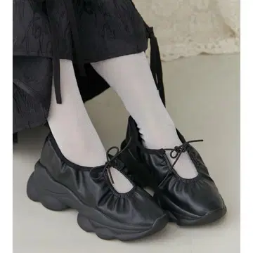 개더 인조 가죽 스니커즈 / 메리 제니