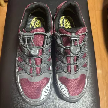 KEEN 아웃도어 신발 24.5cm