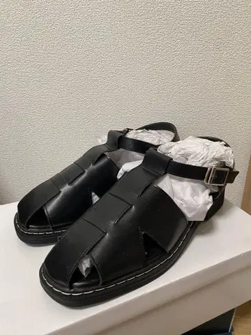블랙 구르카 샌들